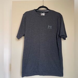 Under Armour Heat Gear Shirt. M